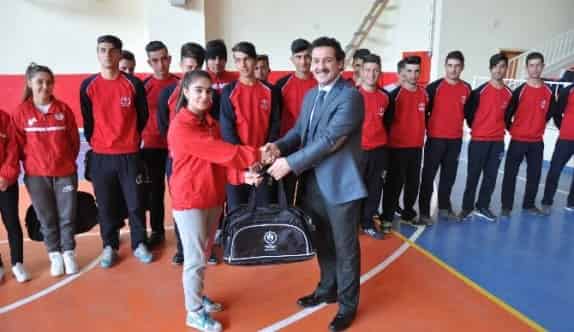 Vanlı Sporcular Mardin’e Uğurlandı