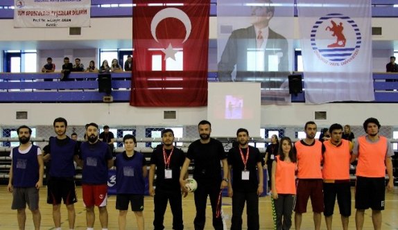 "3 Erkek 1 Kız, Biraz Hareket Biraz Hız" Mini Futbol Turnuvası