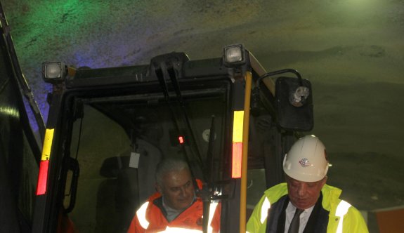 Bakan Yıldırım, Ilgaz Dağı Tüneli inşaatında ‘Işık göründü’ törenine katıldı