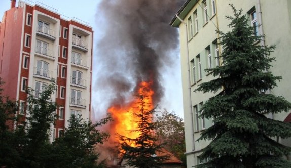 Çakmak Tüpü Patladı, İş Yerleri Alev Alev Yandı