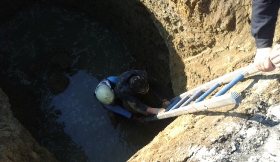 Çukura Düşen Yaşlı Adamı İtfaiye Kurtardı