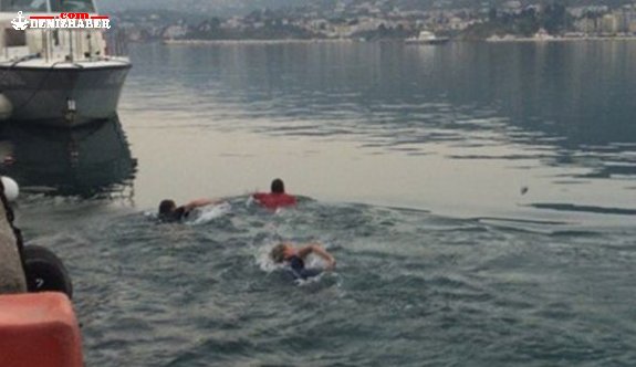Denize Atlayıp Peşlerinden Gittiler