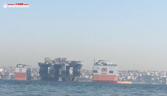 Dockwise Vanguard İstanbul Boğazından geçti