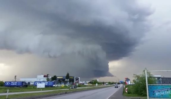 Edirne’de İlginç Bulut Görüntüsü, Amatör Kameralara Yansıdı