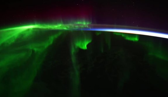 En yeni kutup ışıklarının uzaydan görünümü nefes kesti