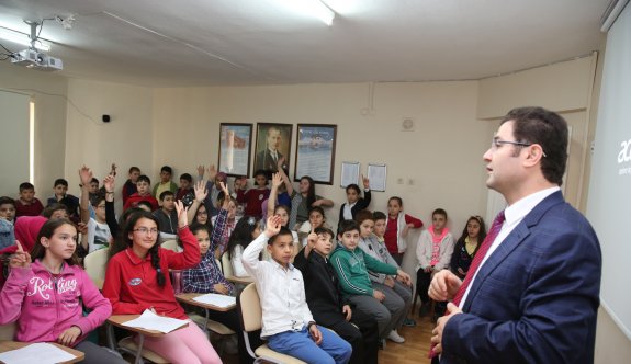 'Gençler, buluşmak için eğlence mekanlarını değil kütüphaneyi tercih edin'