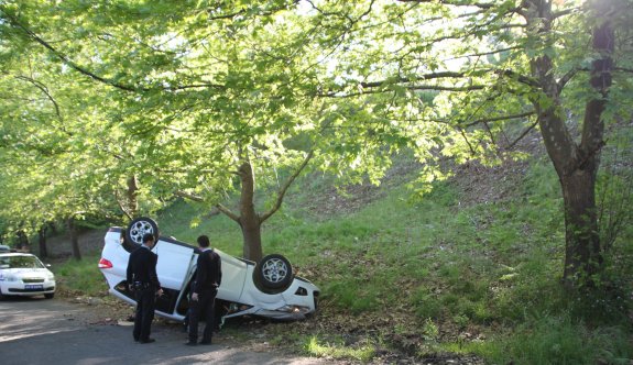 Gözlüğünü almak isterken aracıyla uçurumdan yuvarlandı