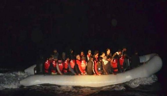 Tekne Motoru Bozulan Kaçakların İmdadına Sahil Güvenlik Yetişti