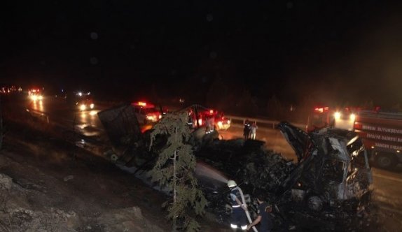 Tır’ın Çektiği Otomobile Başka Tır Çarptı: 1 Ölü, 3 Yaralı