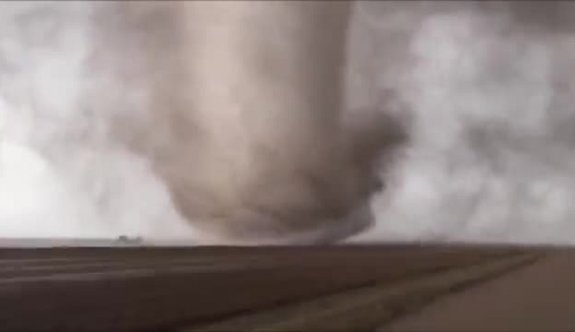 ABD&#039;de dev hortum kameraya yansıdı