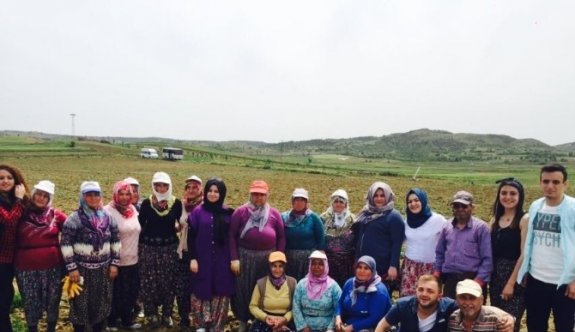 AK Gençler Çiftçileri Unutmadı