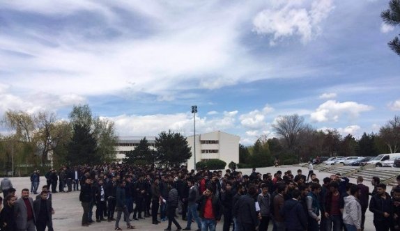 Atatürk Üniversitesi’nde Teröre Tepki Yürüyüşü