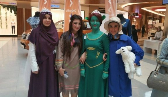 AVM’de Masal Kostümleri Sergisi