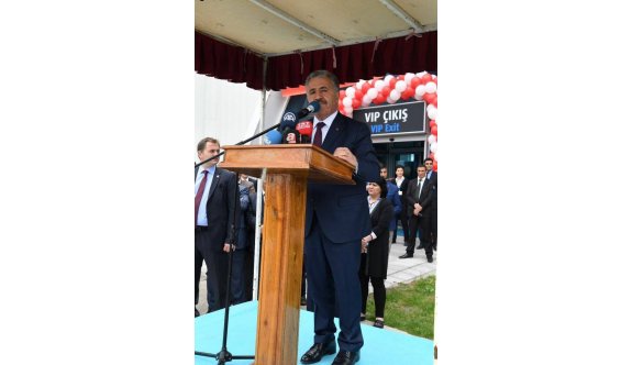 Bakan Arslan memleketi Kars'a gitti