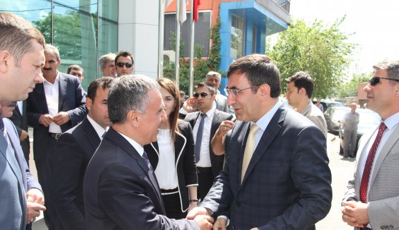 Bakan Yılmaz: Projelerimize saldıranlar Diyarbakır&#039;a ve gençlerimize saldırıyor