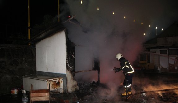 Balıkçı barınağı alevler içinde kaldı