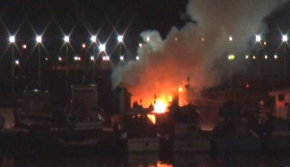 Balıkçı Barınağındaki Baraka Alev Alev Yandı