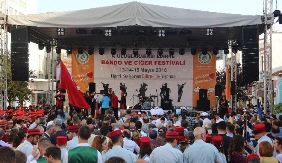 Bandolar, Festival Açılışında Şehitler İçin Sustu