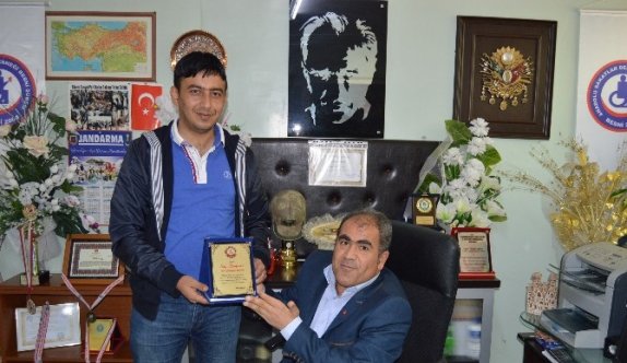 Başkan Arslan’dan, Safa Doğmaz’a Teşekkür Plaketi
