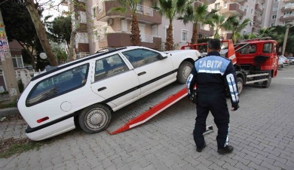 Bayraklı’da Hurda Araç Operasyonu