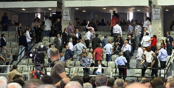 Beşiktaş Kongresinde Üyelik Giriş Ücreti Kavgaya Sebep Oldu
