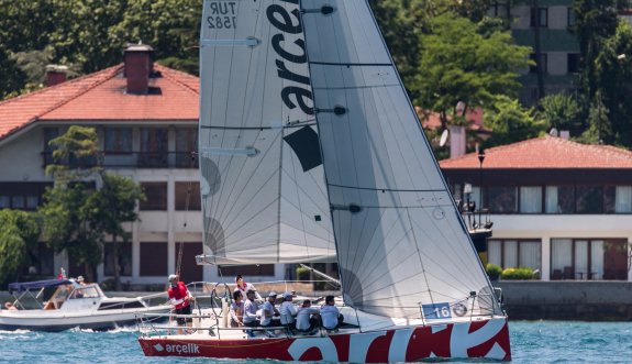 BMW Bosphorus Sailing Fest&#039;in Galibi Arçelik Yelken Takımı
