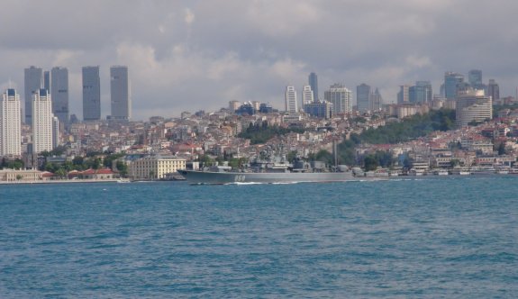 Boğaz'dan geçen Rus savaş gemisine yakın takip