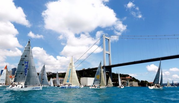 Boğazda yelken şov devam ediyor