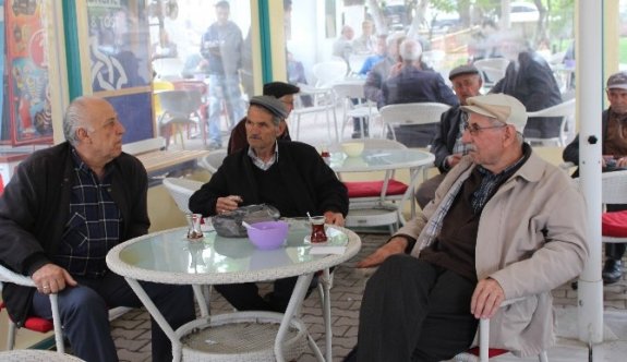 Burada Yaşlılara Çay Bedava