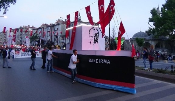 CHP’li Gençler ‘Bandırma Gemisini’ Karadan Yürüttü