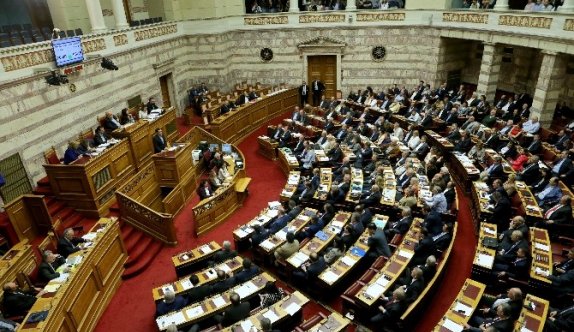 Çipras’ın Sosyal Güvenlik Yasasını Protesto Edenler Polisle Çatıştı