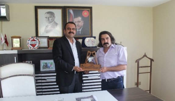 Engelliler Derneğinden Teşekkür Plaketi