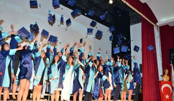 Foça’nın Genç Turizmcileri Diplomalarına Kavuştu