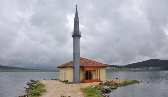Göl ortasındaki cami ibadete açılacak