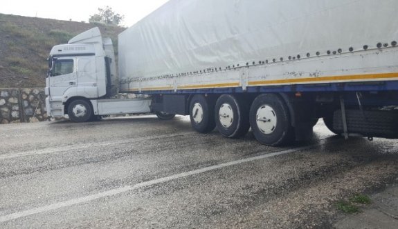 İşçileri Taşıyan Minibüs İle Tır Çarpıştı: 1 Ölü, 6 Yaralı