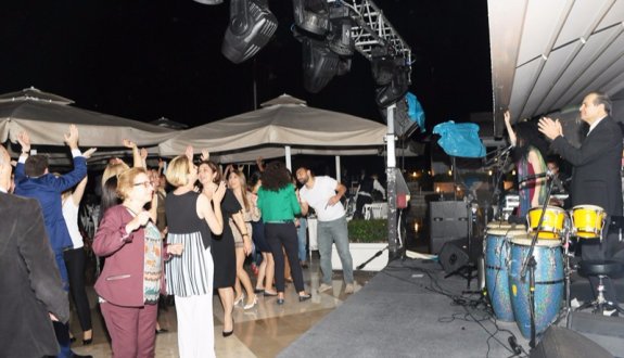 Moda Deniz Kulübü Ayhan Sicimoğlu İle Yaza Merhaba Dedi