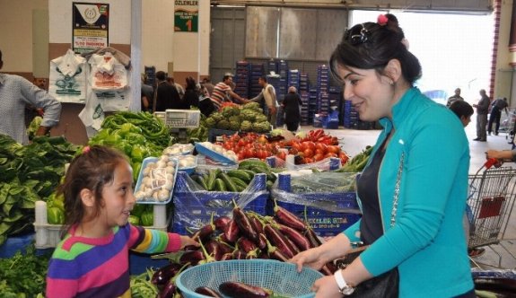 Özel İnsanlar Pazardan Alışveriş Yaptı