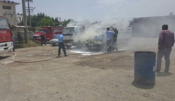 Park Halindeki Kamyonet Yandı