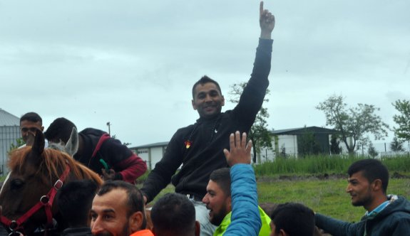 Roman gençler at sırtında yeteneklerini gösterdi