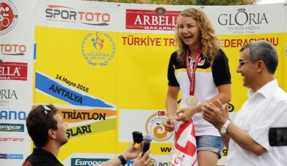 Türkiye Ve Balkan Şampiyonu Triatlete Sürpriz Evlenme Teklifi