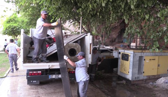 Yat limanındaki izinsiz yapılara zabıta operasyonu