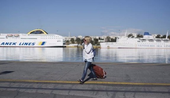 Yunanistan’da genel grev, gemiler de limanlarda bağlı kalacak