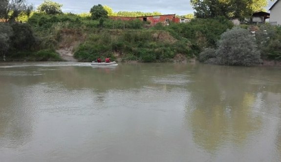 14 Yaşındaki Çocuk, Balık Tutarken Nehre Düştü