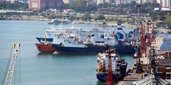 22 gemi Rusya'ya mal götürmek için bekliyor