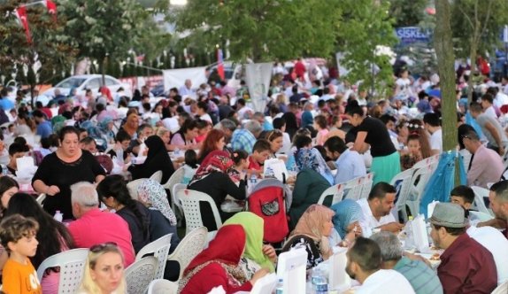 Başiskele Sahilleri İftar Masalarıyla Doldu