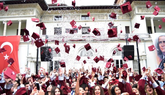 Beykoz Lojistik Meslek Yüksekokulu 7. Mezuniyet Töreni Coşkuyla Gerçekleştirildi