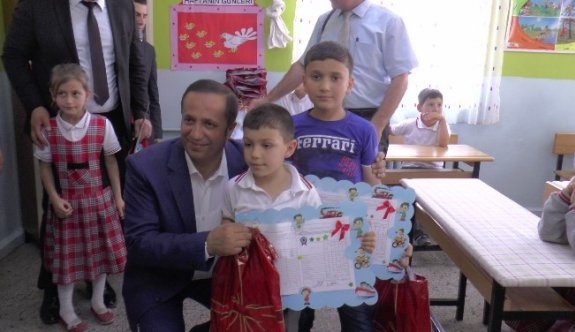 Dilovasında 81 Başarılı Öğrenciye Çeyrek Altın Hediye Edildi