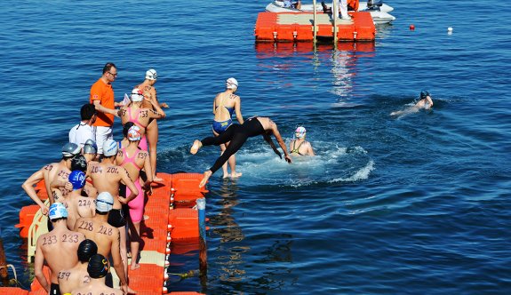 Foça Açık Deniz Yüzme Şampiyonası Başladı
