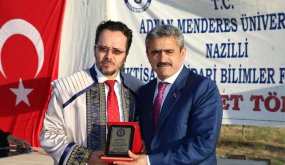Mezuniyet Töreninde Rektör’den Başkan Alıcık’a Plaket