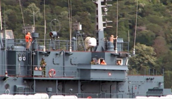 Rus savaş gemisi Boğaz'dan geçti